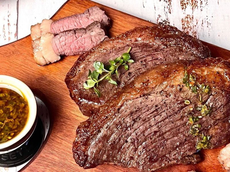 BIFE DE PICANHA E ACEBOLADO