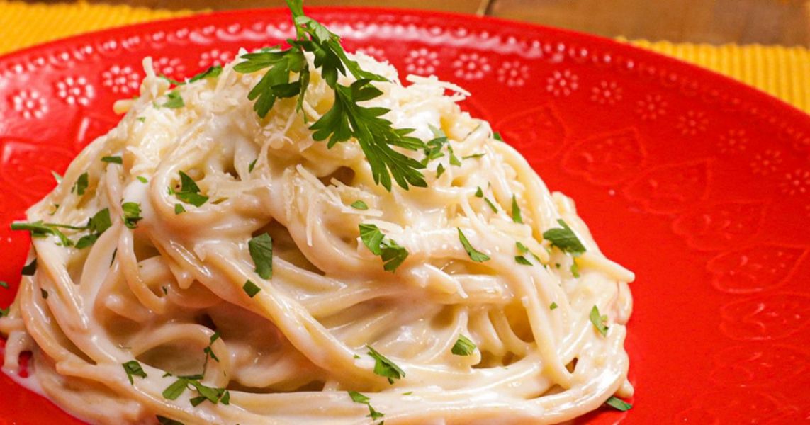 MACARRÃO AO MOLHO BRANCO