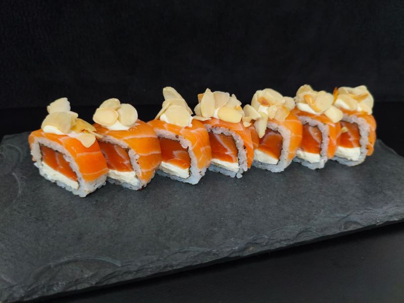Uramaki  philadelphia com amêndoas 10 pçs