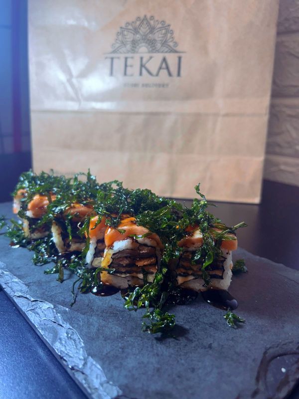 Uramaki Skin Top c/crispy couve