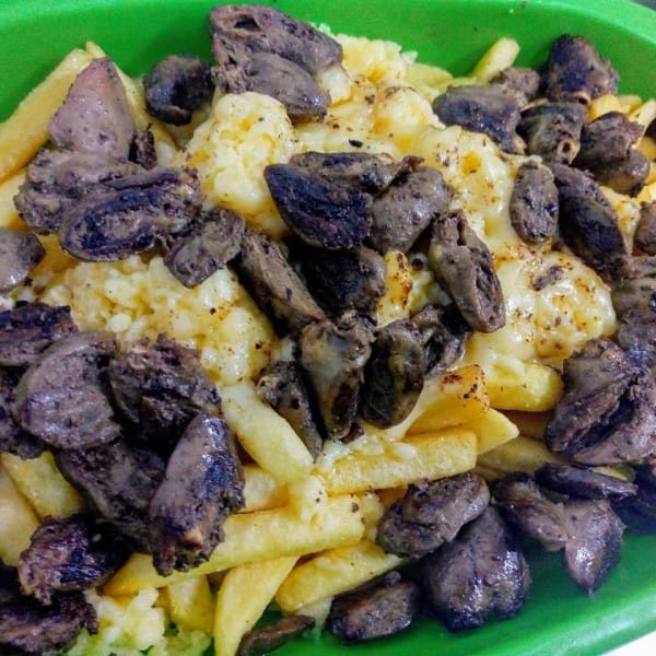 Batata frita com coração e queijo muçarela