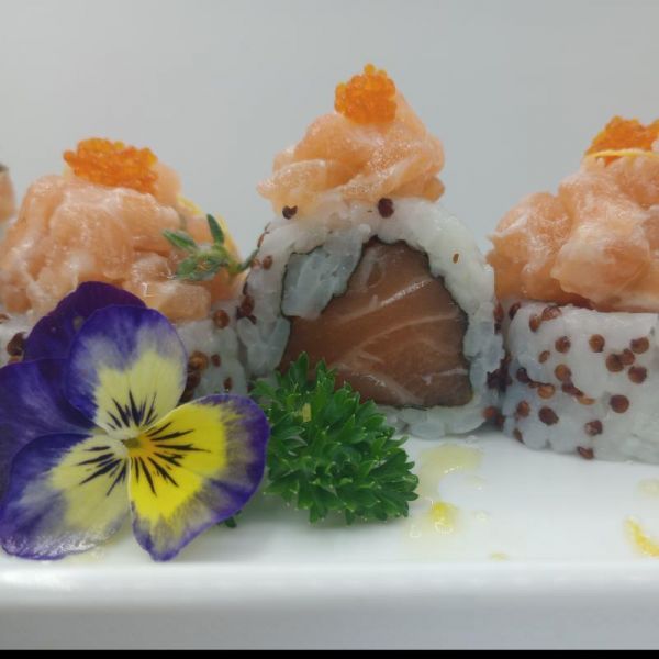 Uramaki Salmão Trufado 10 peças