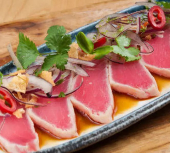 Sashimi atum tataki com molho especial