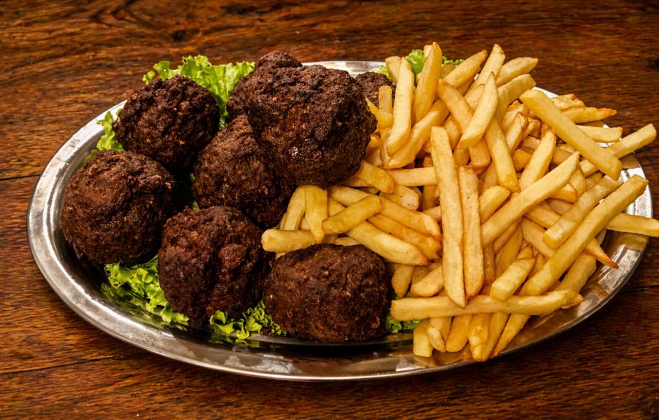 Mini bolinho com fritas