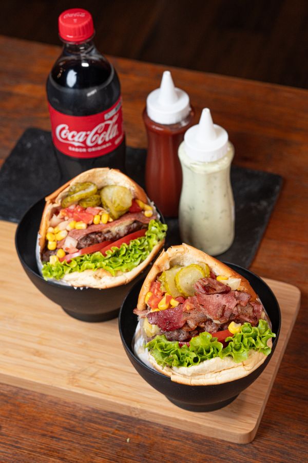 1 X-Salada + 1 X-Bacon + 1 Refrigerante 600ml