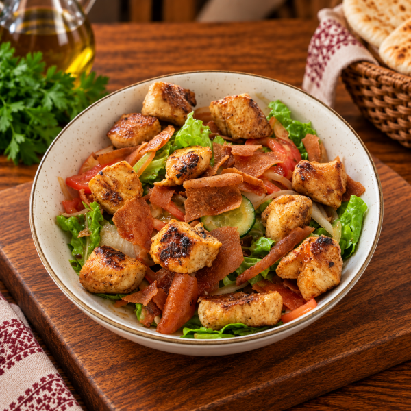 Salada Fattoush com Frango