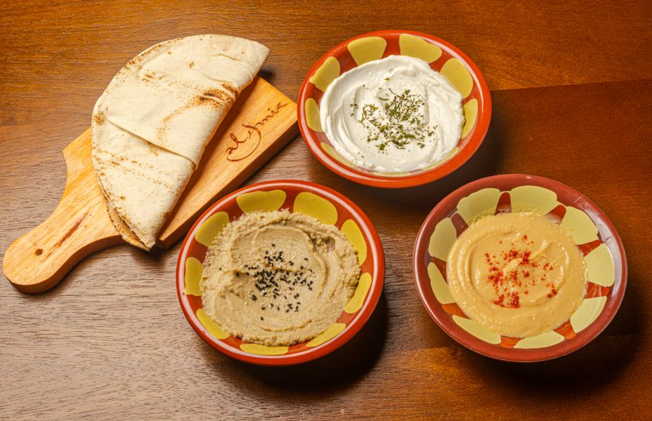 Trio de Pastas + Pao Árabe