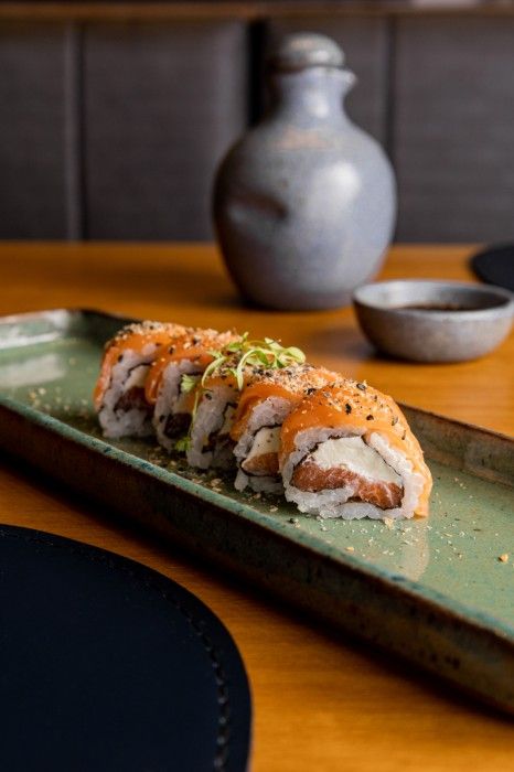 Uramaki Arco-Íris de Salmão