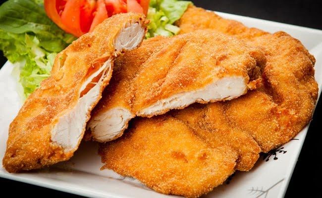 Porção de frango a milanesa