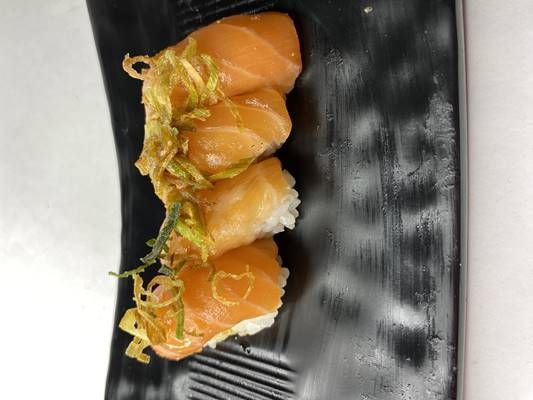 Niguiri Salmão Poró (4 Peças)