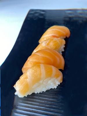 Niguiri de Salmão (4 Peças)