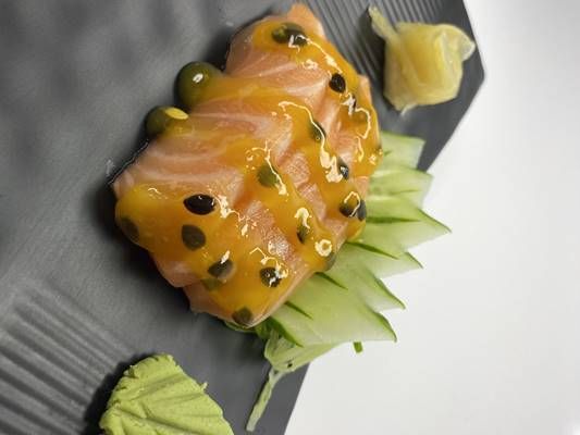 Sashimi Salmão Maracujá (4 Peças)