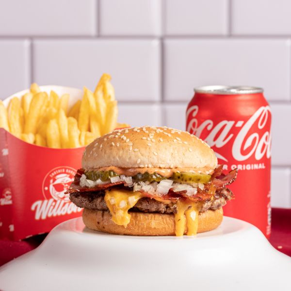 Baconnator + 1 Fritas + 1 Bebida