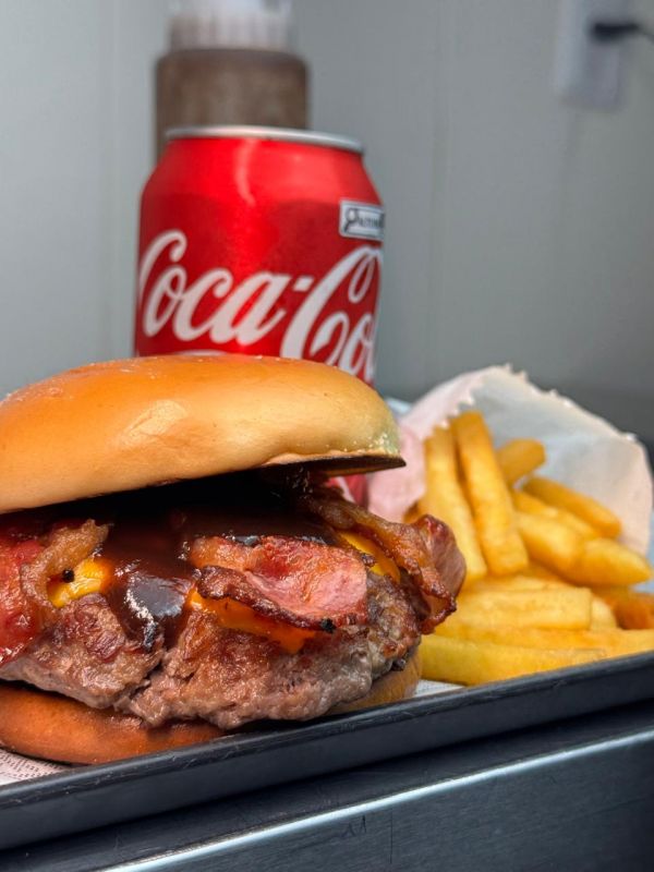 Costela Burguer + Batata e Coca Lata