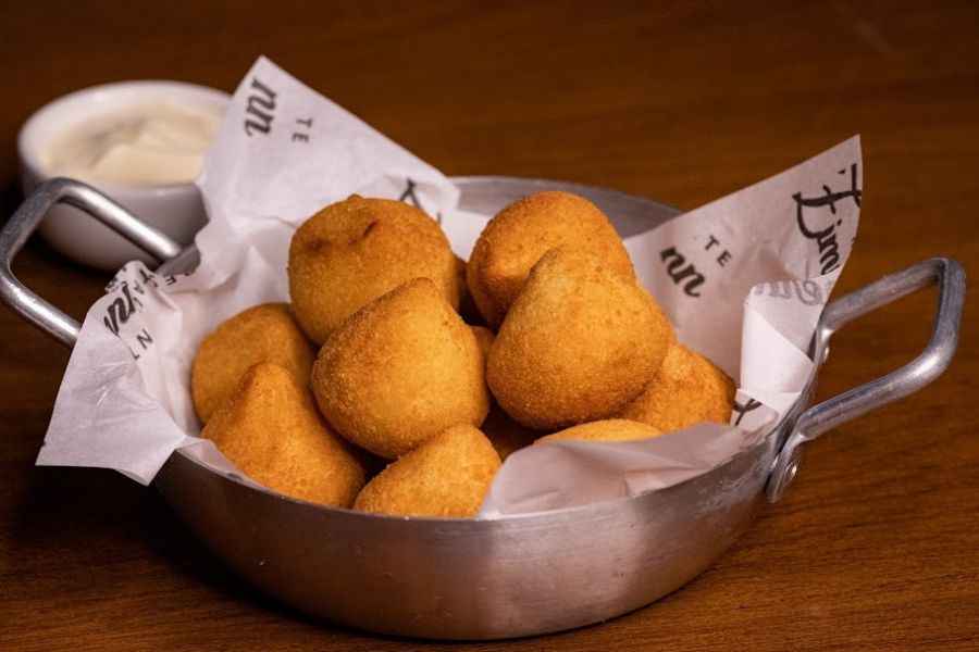 Mini Coxinha de Frango com Requeijão 12 unid