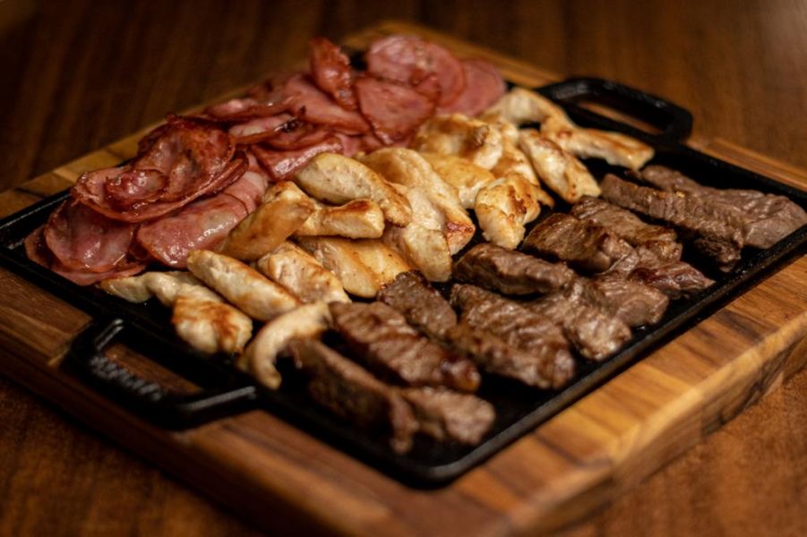 Porção Mista 550gr - Filé Mignon, Frango e Calabresa