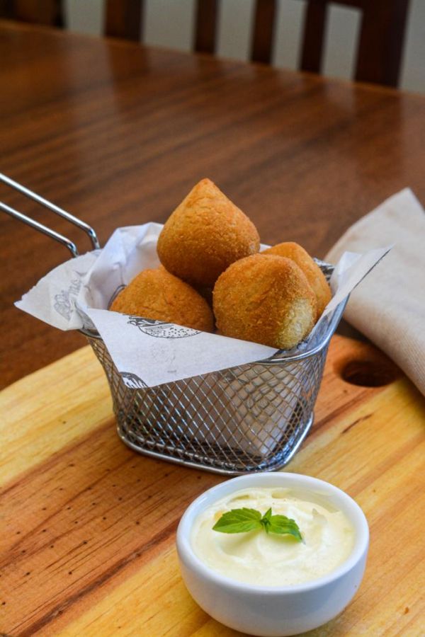 Mini Coxinha de Frango com Requeijão 6 unid