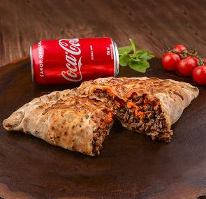 CALZONE SALGADO TRADICIONAIS + COCA-COLA LATA