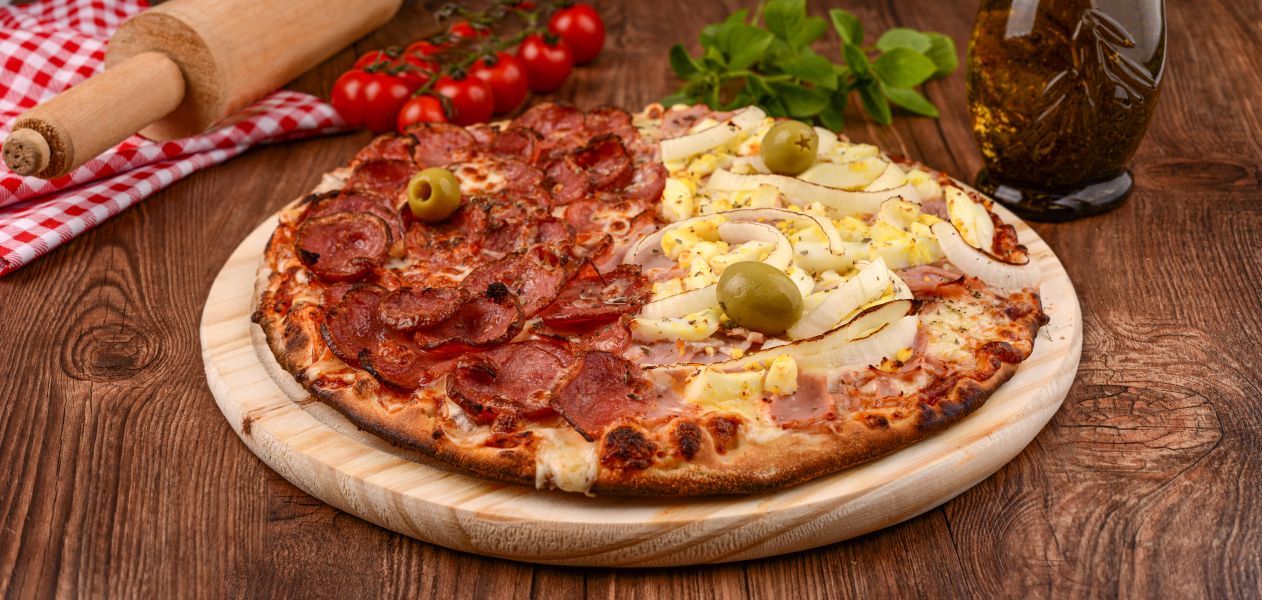 PIZZA FAMILIA + BORDA + SABORES ESPECIAIS (12 fatias) - (2 sabores)