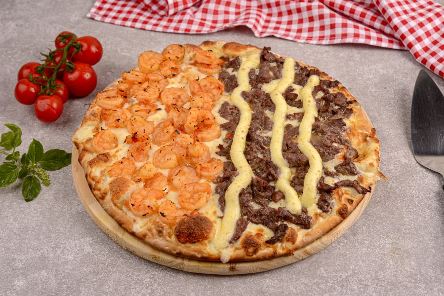 PIZZA DUPLA PERFEITA SEM BORDA (12 fatias) - (CAMARÃO E FILÉ)
