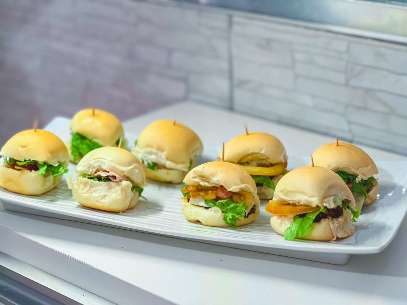 MINI HAMBÚRGUER PEITO DE PERU